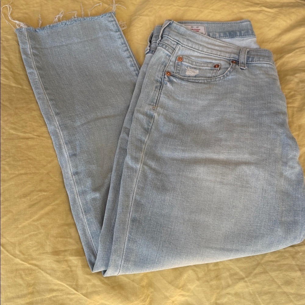 GAP Girlfriend Mid Rise Raw Hem Jeans Light Wash 29/8R - Picture 2 of 8